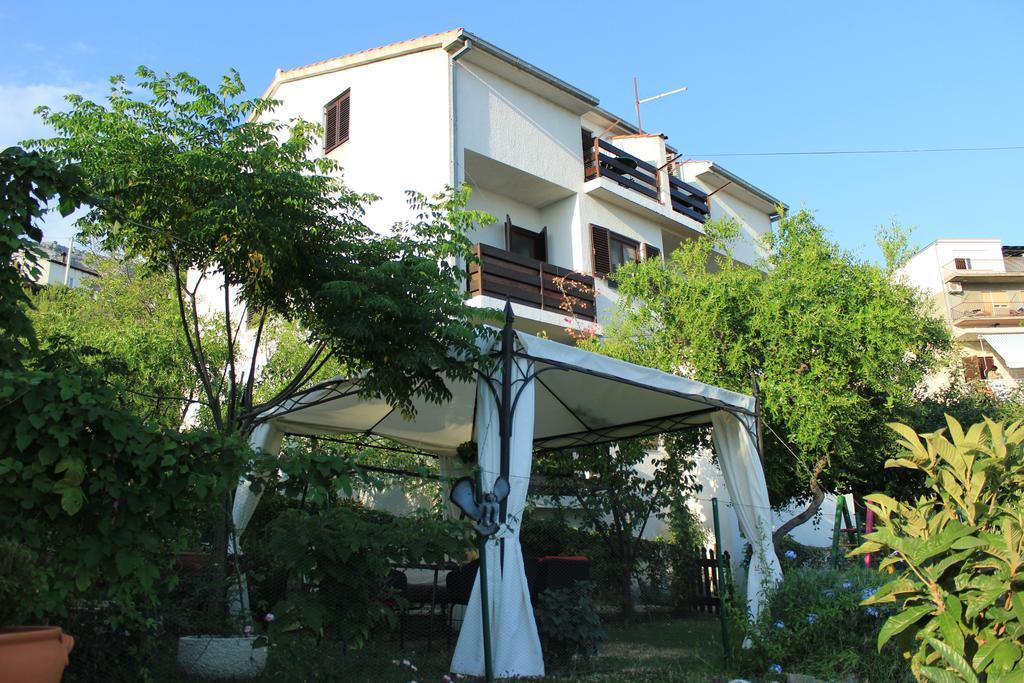 Apartments Petrada أوميس المظهر الخارجي الصورة