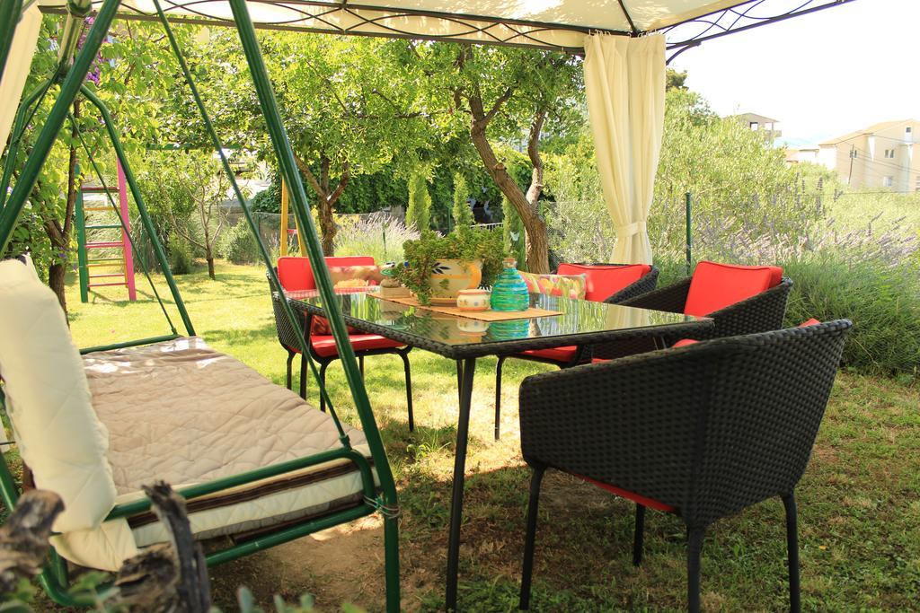 Apartments Petrada أوميس المظهر الخارجي الصورة