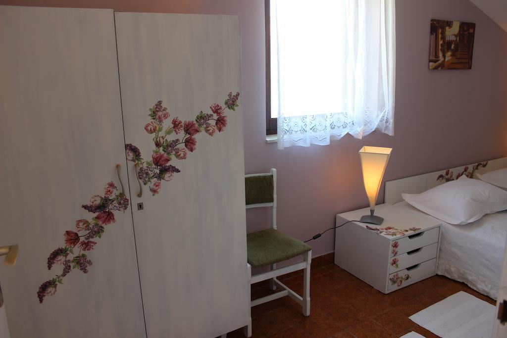 Apartments Petrada أوميس المظهر الخارجي الصورة