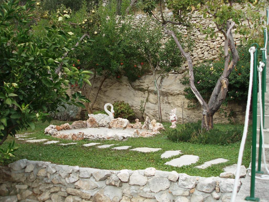 Apartments Petrada أوميس المظهر الخارجي الصورة