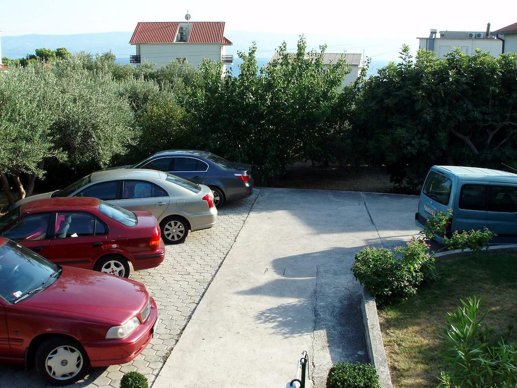 Apartments Petrada أوميس المظهر الخارجي الصورة