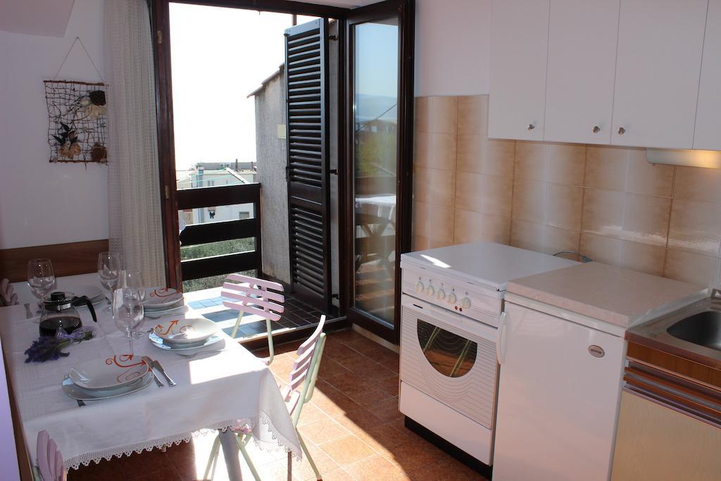Apartments Petrada أوميس الغرفة الصورة