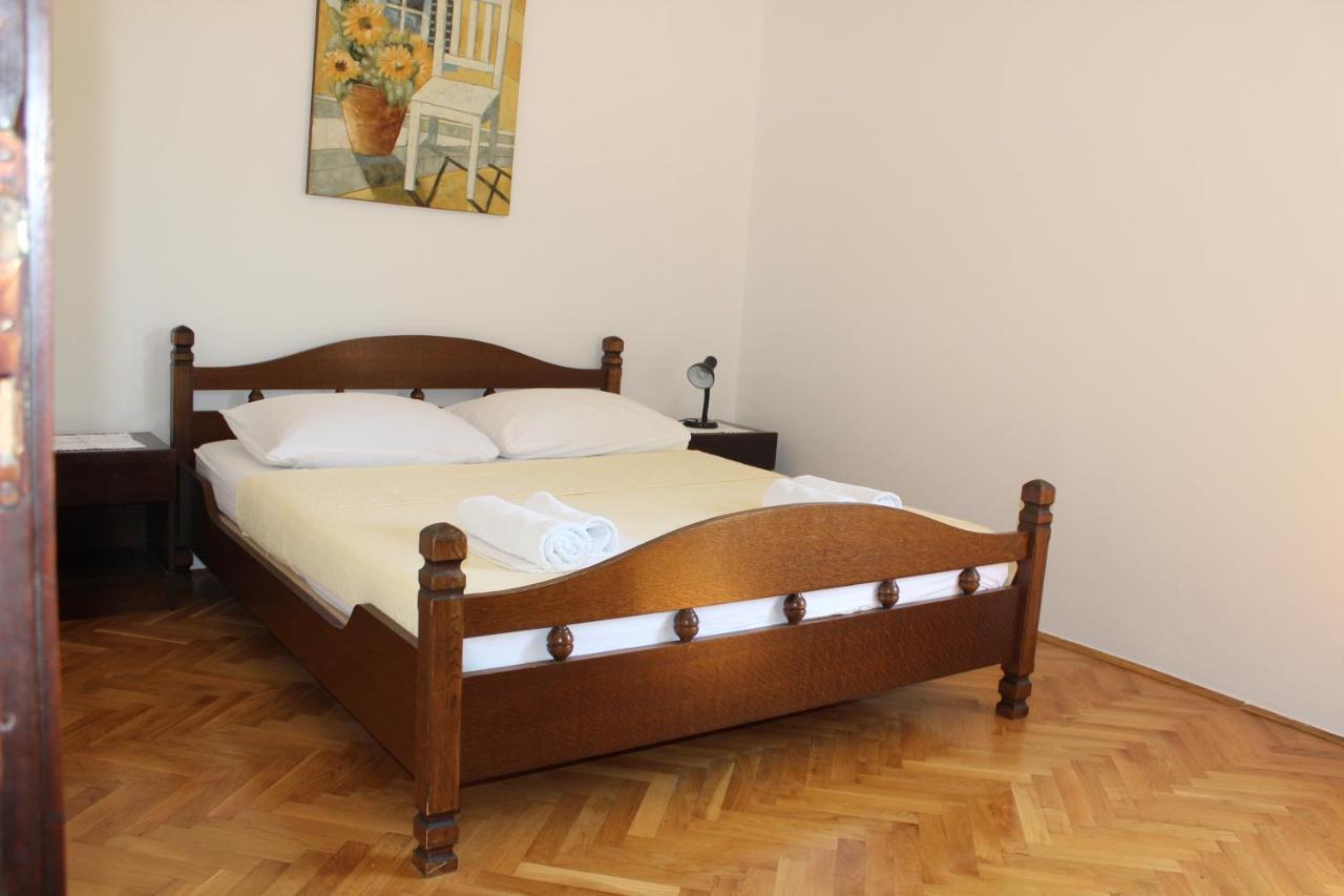 Apartments Petrada أوميس الغرفة الصورة