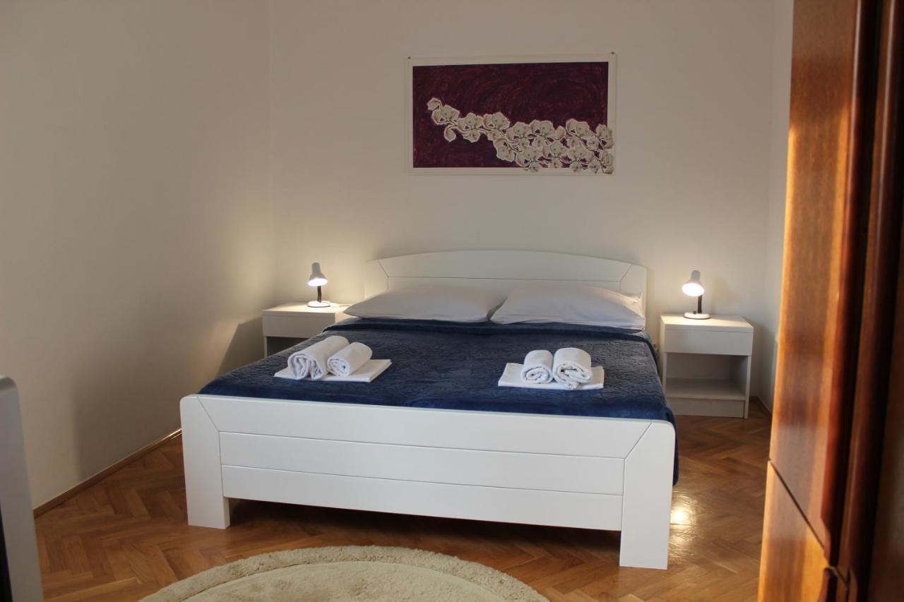 Apartments Petrada أوميس الغرفة الصورة