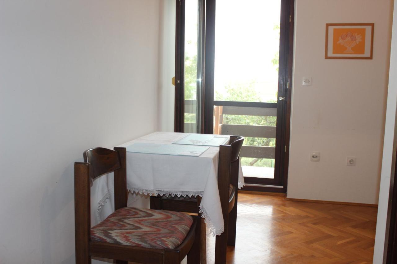 Apartments Petrada أوميس المظهر الخارجي الصورة
