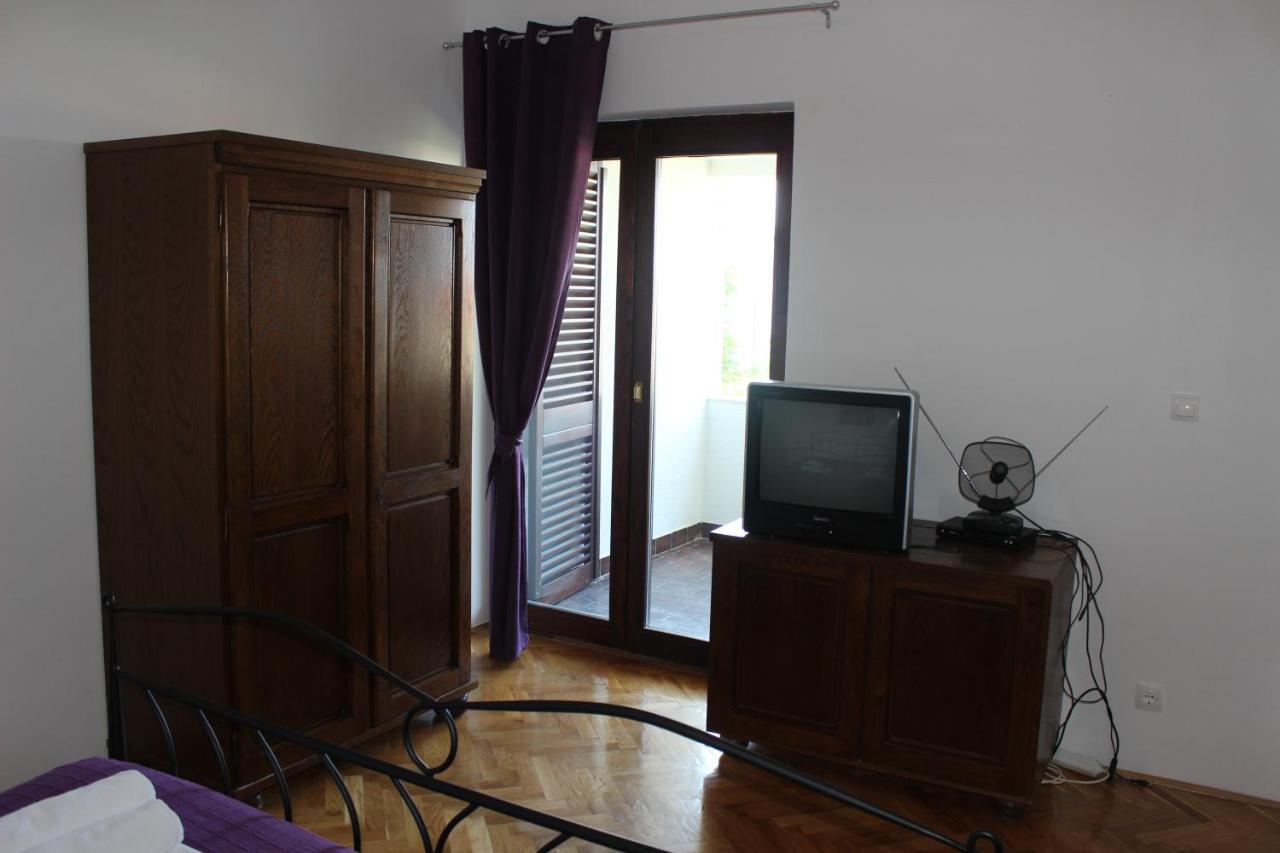 Apartments Petrada أوميس الغرفة الصورة